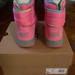 I’m selling brand new UGG boots a size 3 in kids.